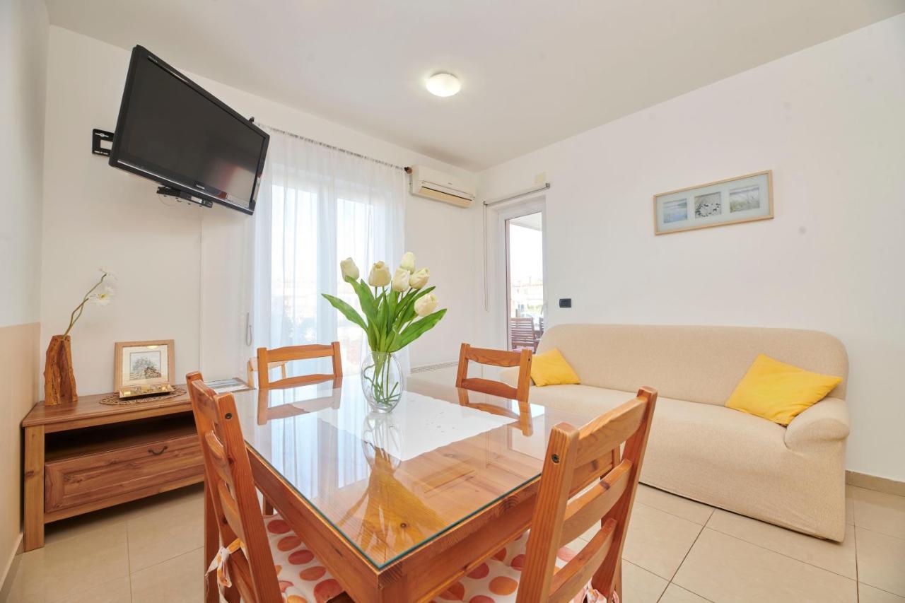 Villa Ax Umag Buitenkant foto