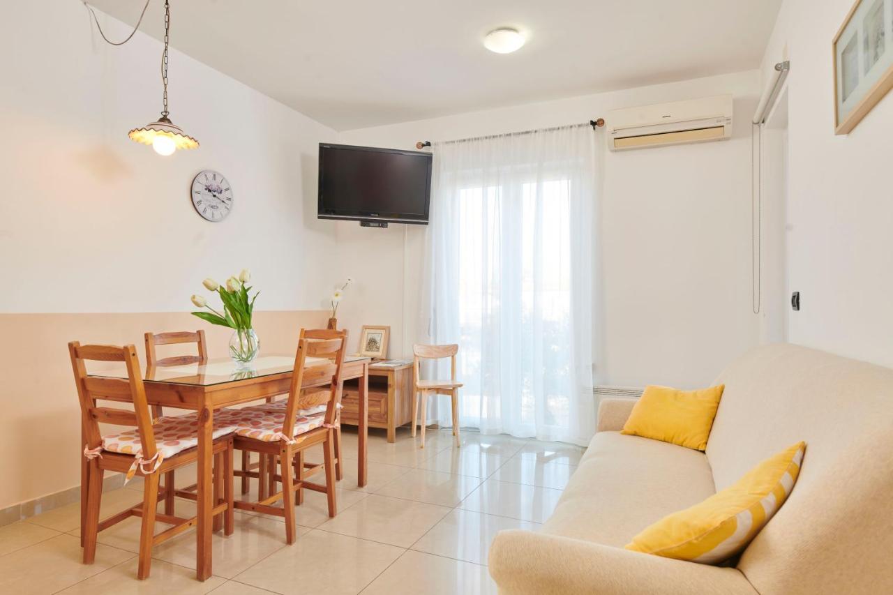 Villa Ax Umag Buitenkant foto
